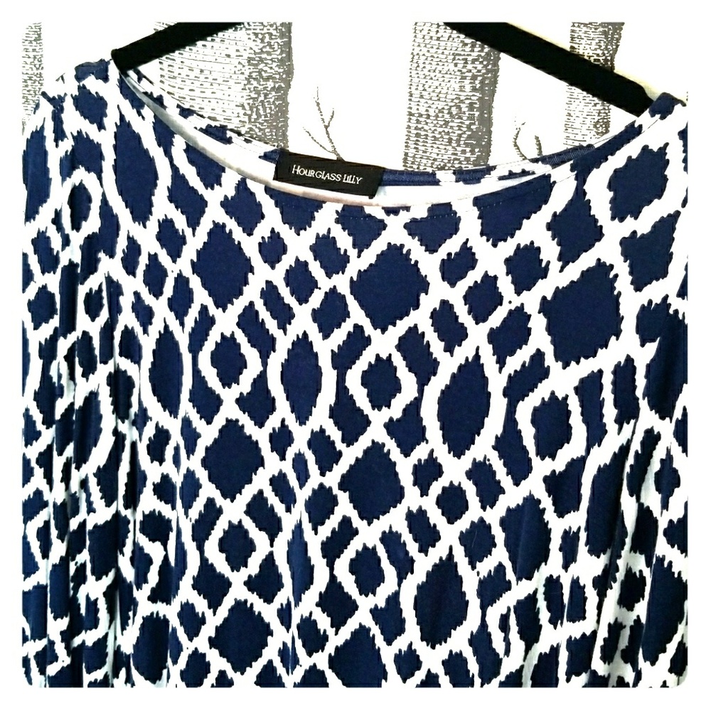 Hourglass Lilly Jersey White and Navy Dress